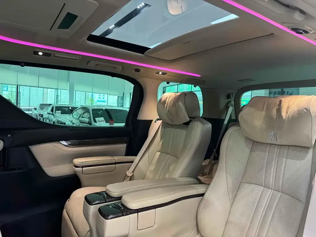 Toyota Vellfire — фото 10
