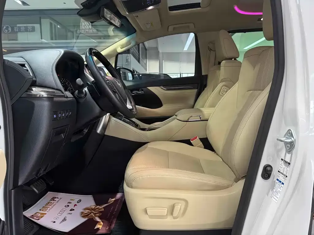 Toyota Vellfire — фото 2