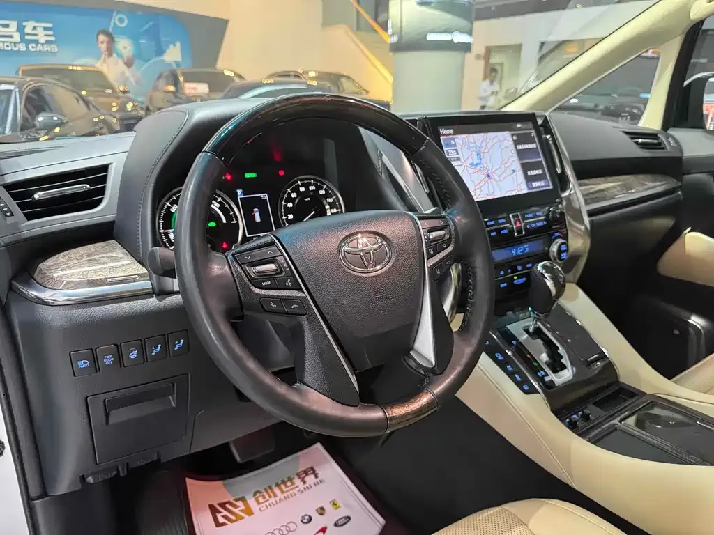 Toyota Vellfire — фото 3