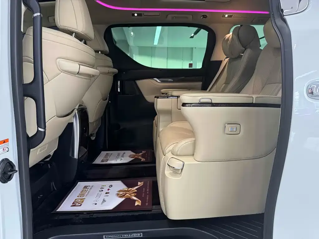 Toyota Vellfire — фото 8