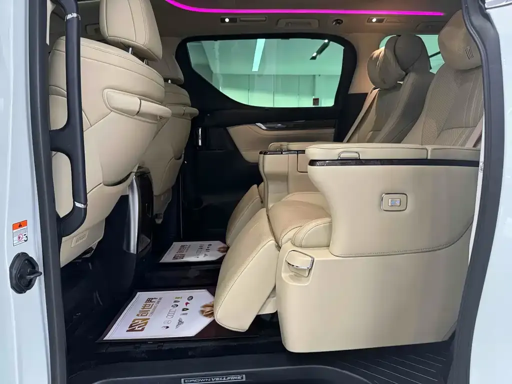 Toyota Vellfire — фото 7
