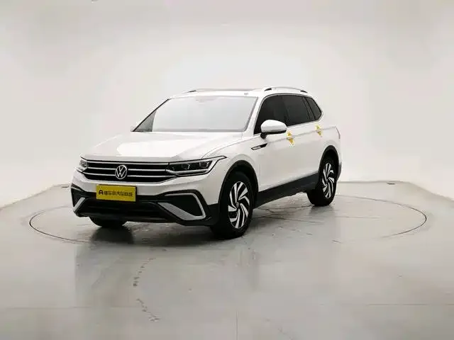 Volkswagen Tiguan L — фото 1