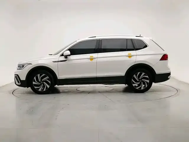 Volkswagen Tiguan L — фото 9