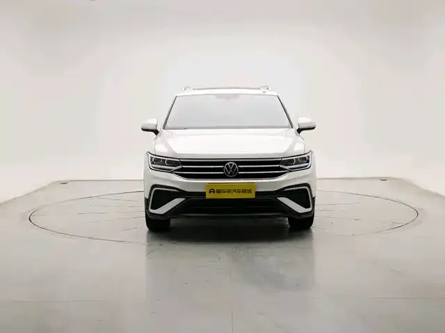 Volkswagen Tiguan L — фото 6