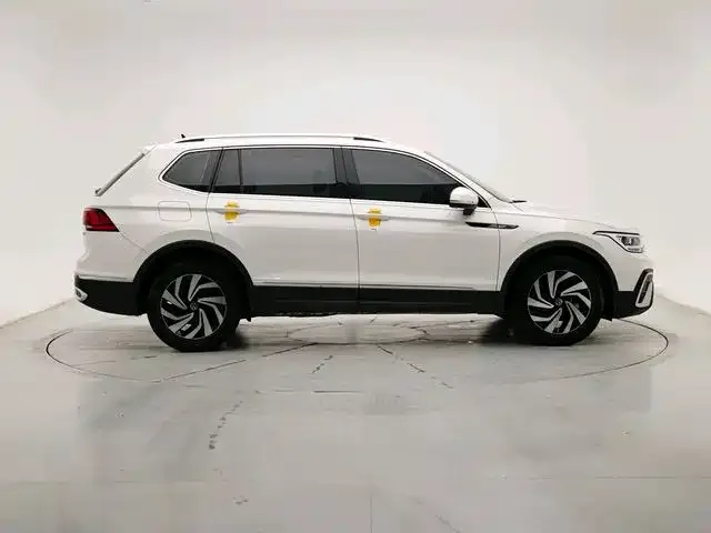 Volkswagen Tiguan L — фото 4