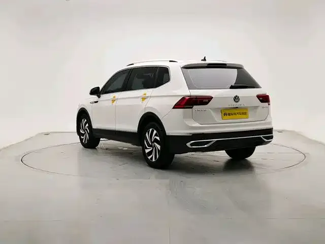 Volkswagen Tiguan L — фото 2