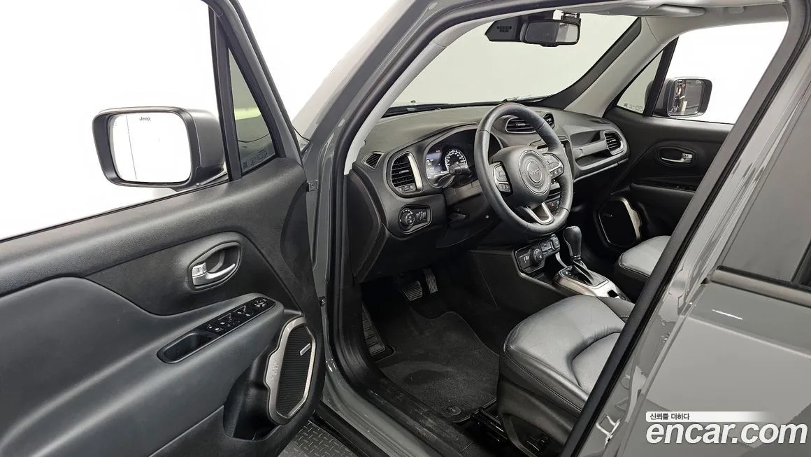 Jeep Renegade — фото 10