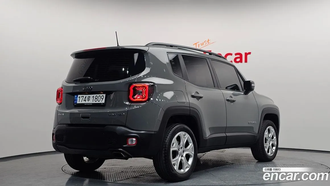 Jeep Renegade — фото 3