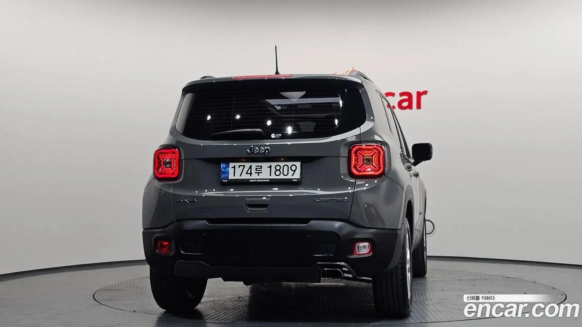 Jeep Renegade — фото 9