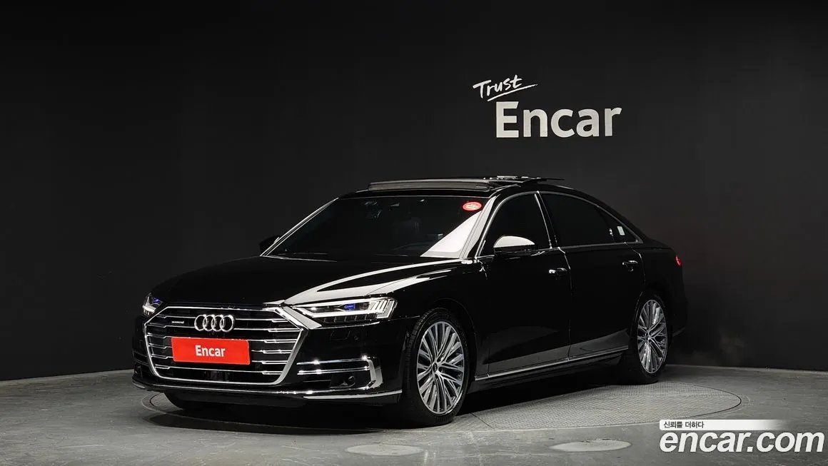Audi A8 — фото 1