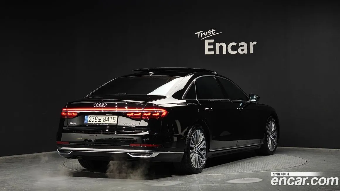 Audi A8 — фото 2