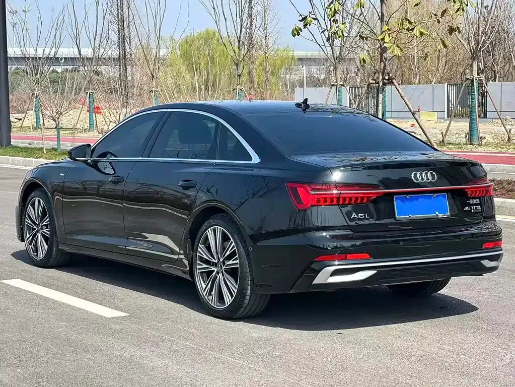Audi A6L — фото 2