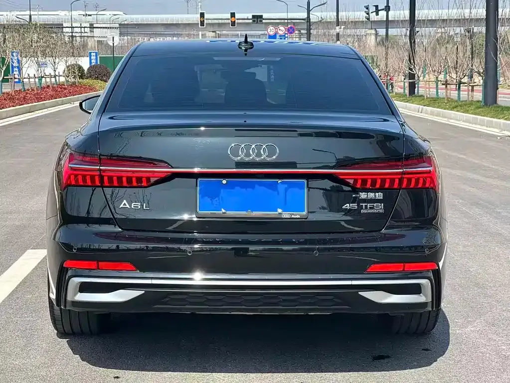 Audi A6L — фото 10