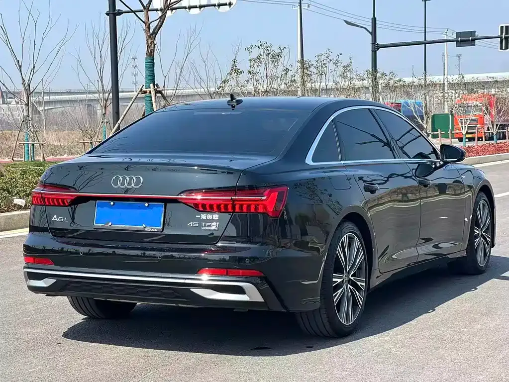 Audi A6L — фото 8