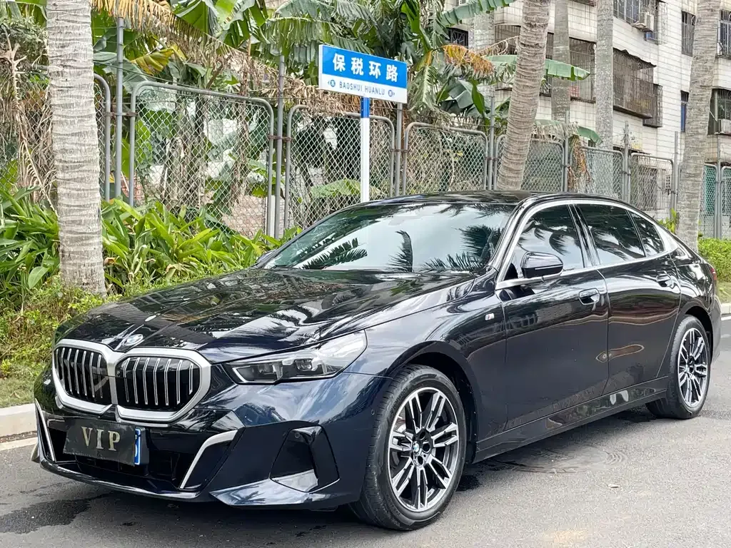BMW 5 Series — фото 1