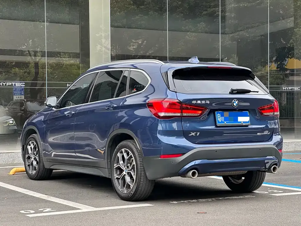 BMW X1 — фото 8