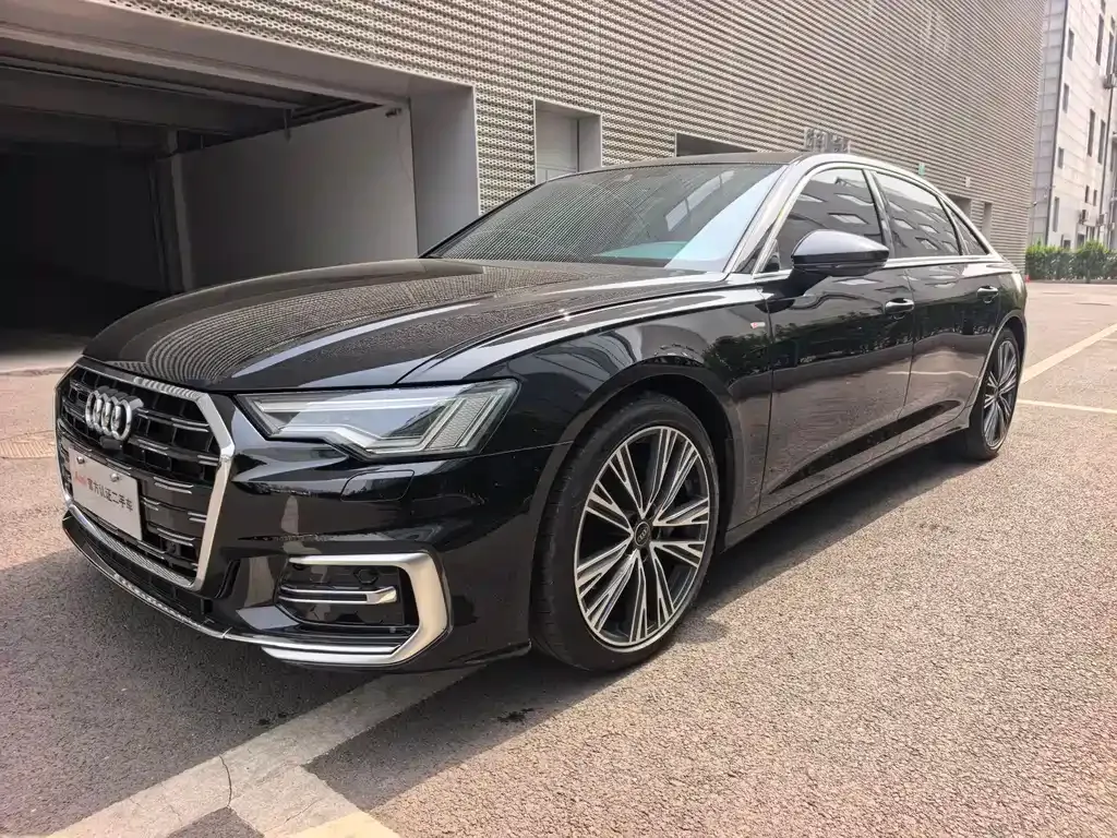Audi A6L — фото 1
