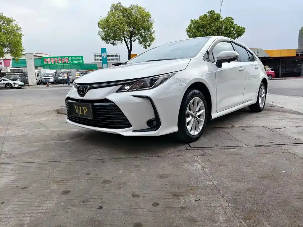 Toyota Corolla — фото 1