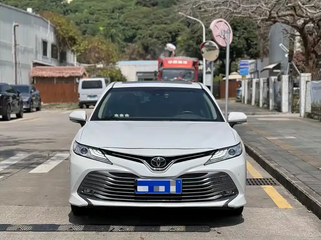 Toyota Camry — фото 4