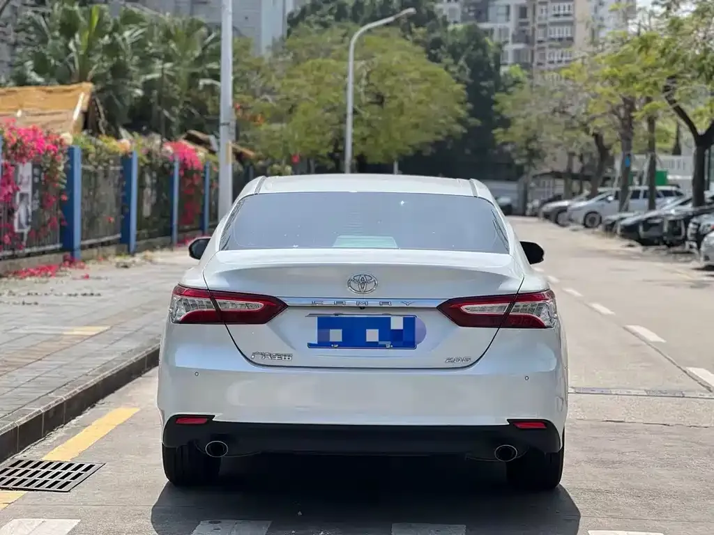 Toyota Camry — фото 6