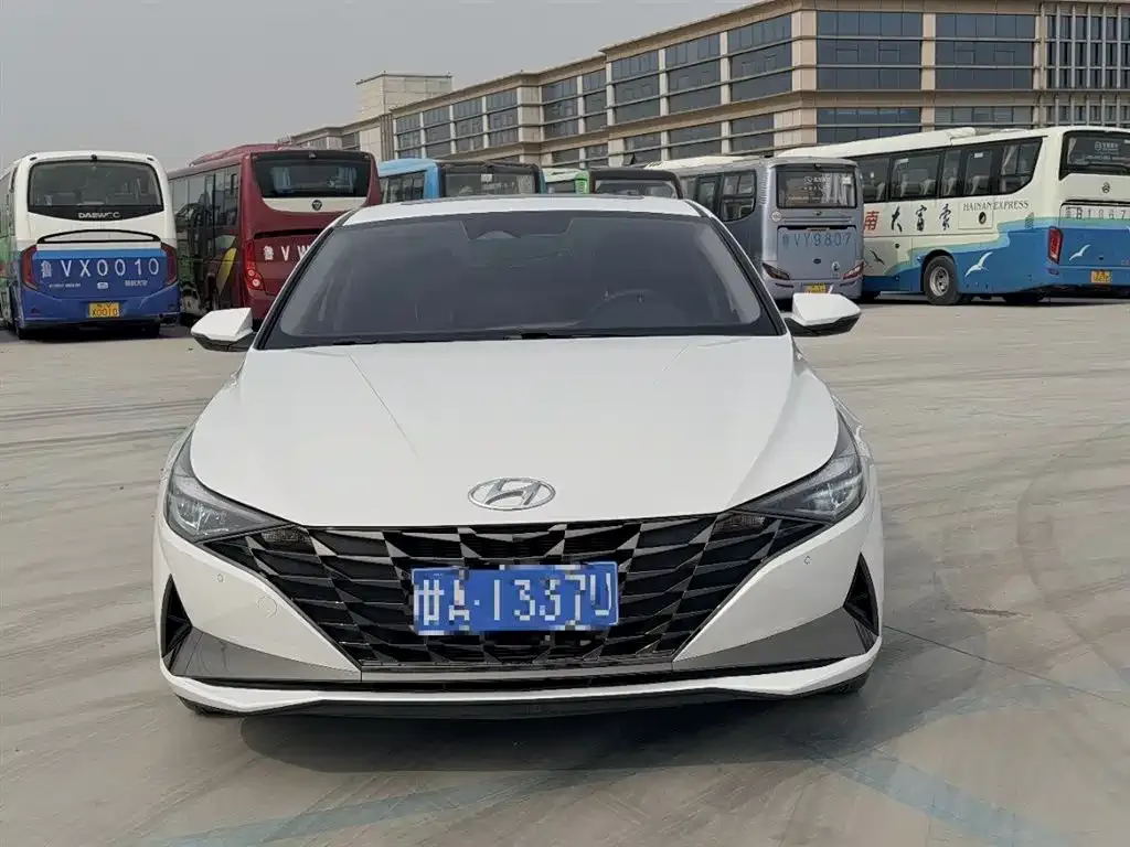 Hyundai Elantra — фото 2