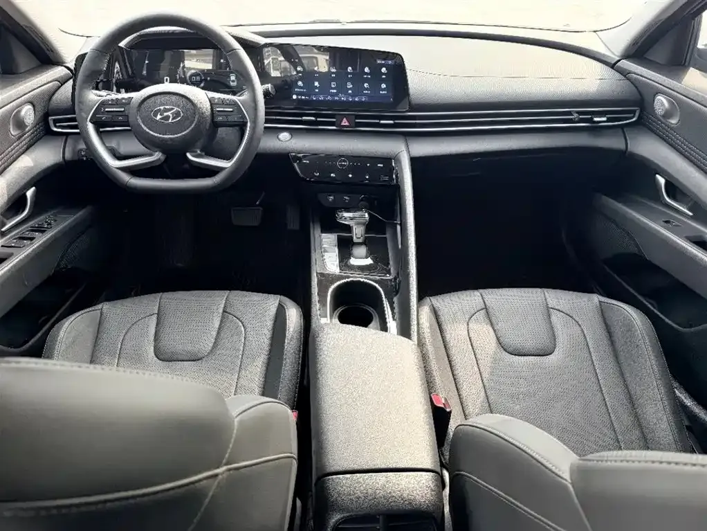 Hyundai Elantra — фото 3