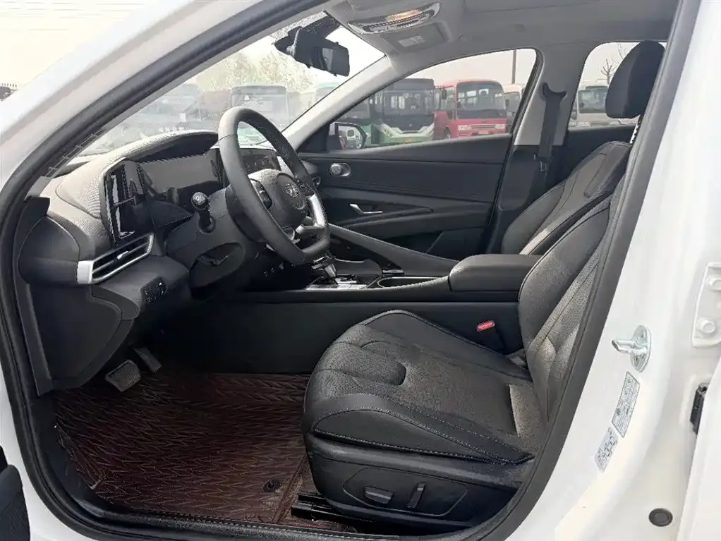 Hyundai Elantra — фото 4