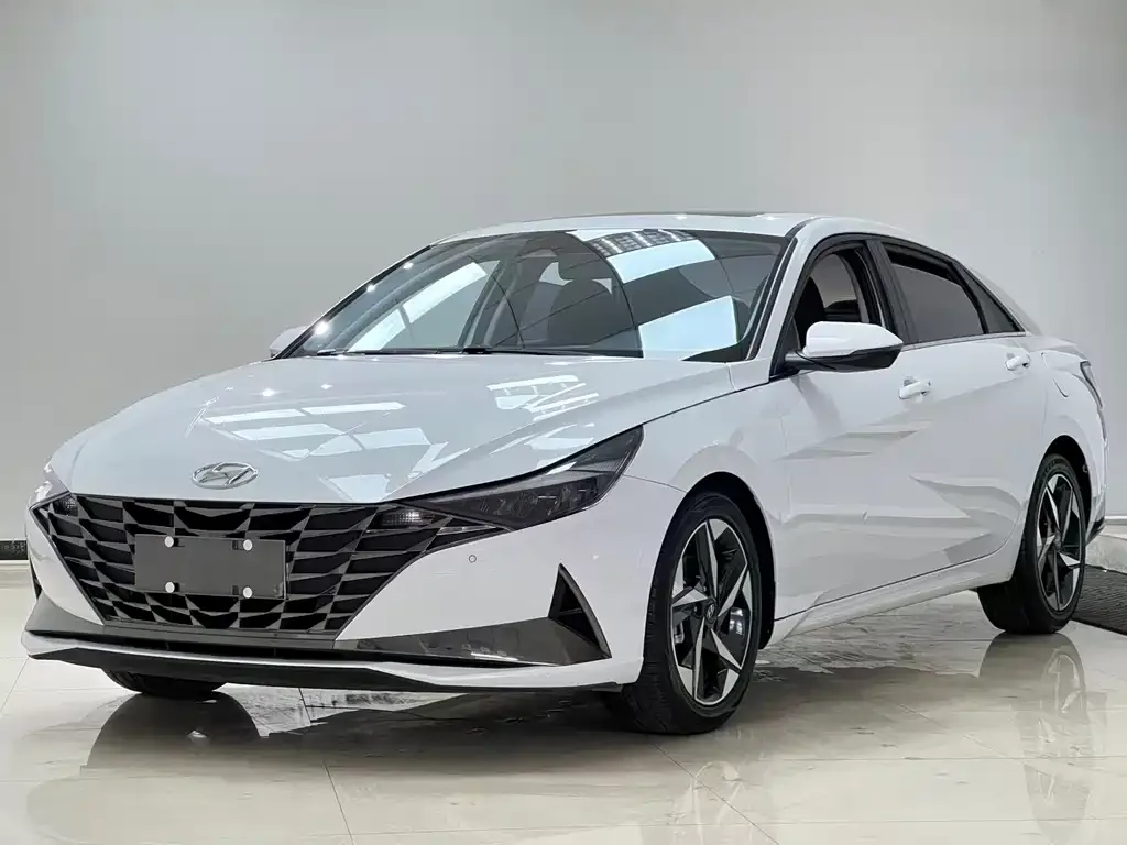 Hyundai Elantra — фото 1