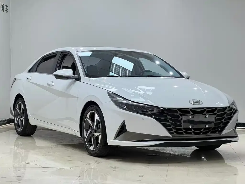 Hyundai Elantra — фото 10