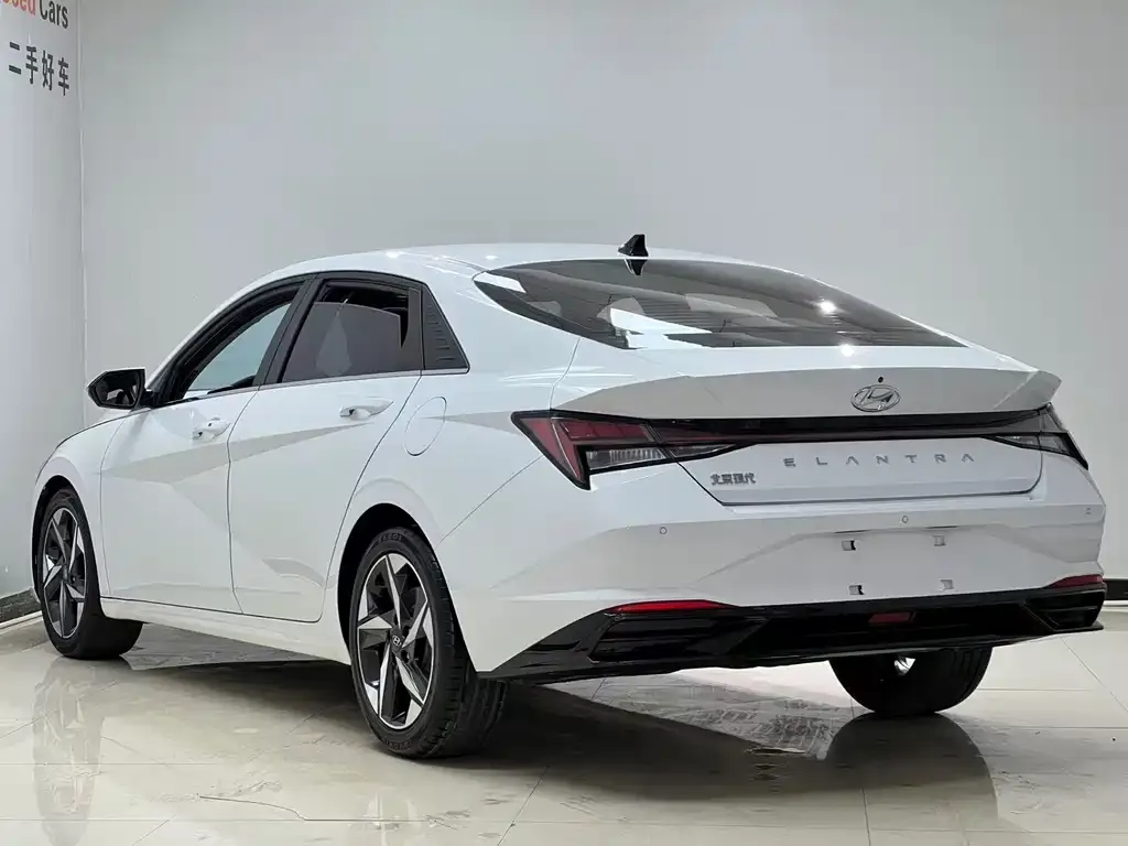 Hyundai Elantra — фото 4