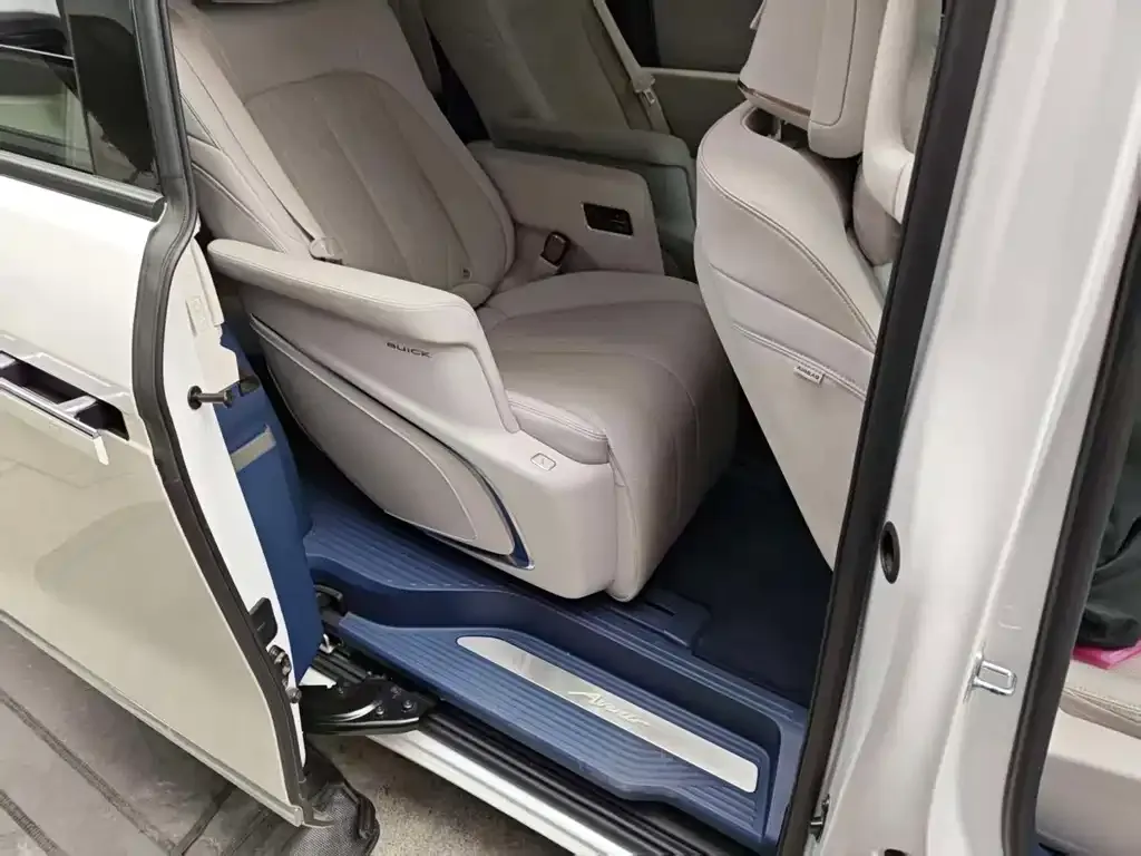 Buick GL8 Hybrid — фото 6