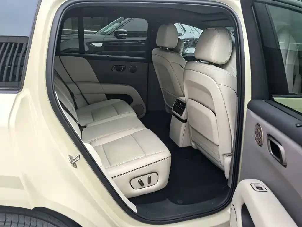 Li Auto i6 — фото 3