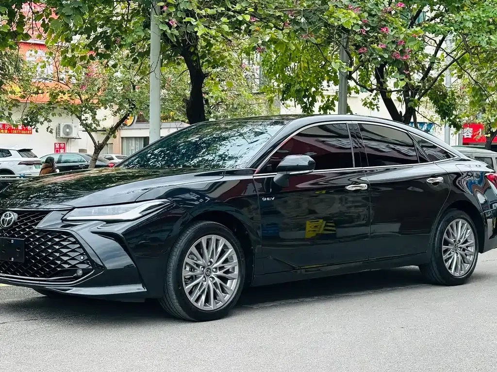 Toyota Avalon — фото 1