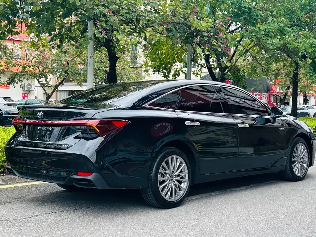 Toyota Avalon — фото 10