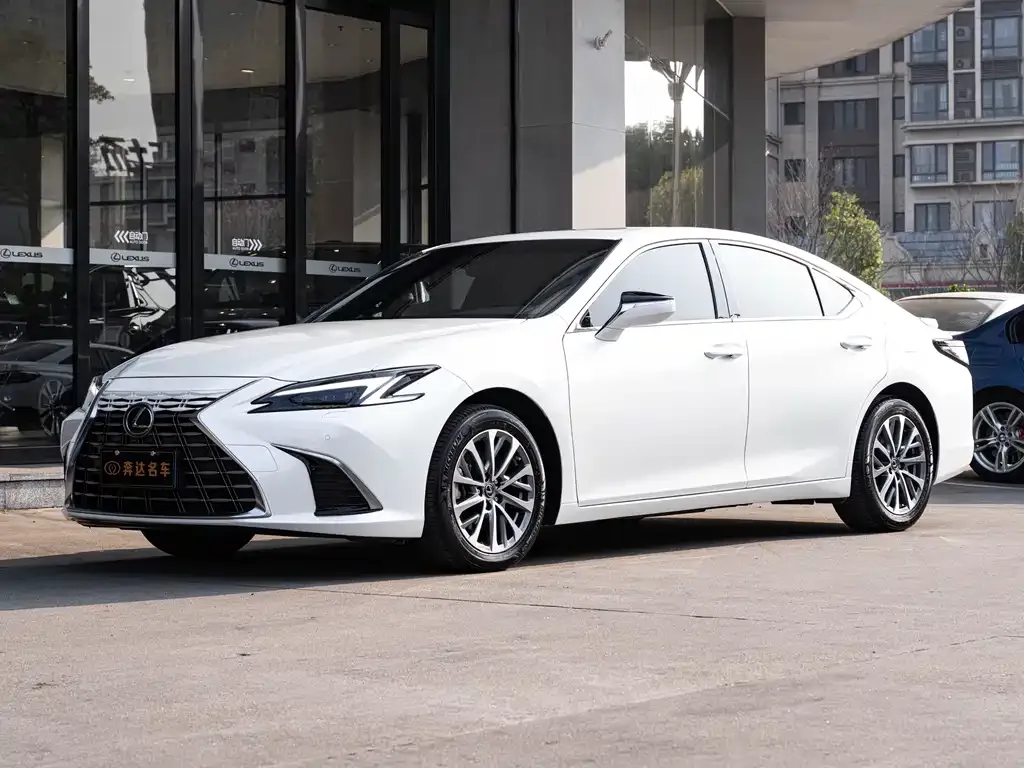 Lexus ES — фото 1