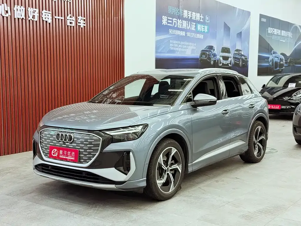 Audi Q4 e-tron — фото 1
