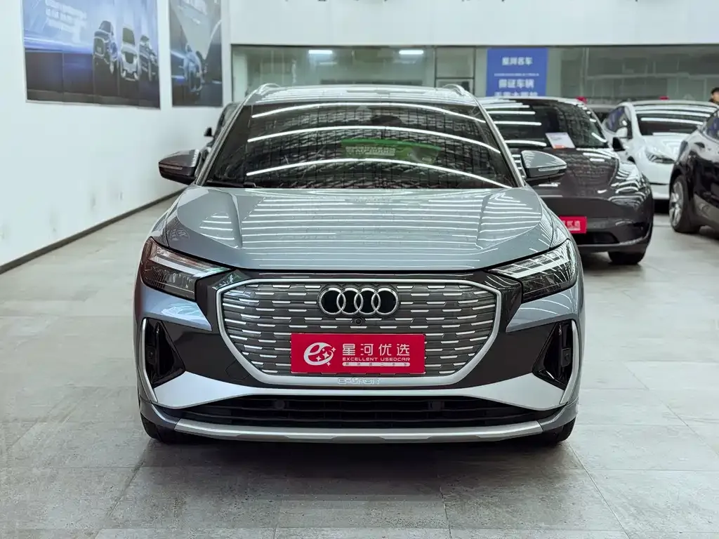 Audi Q4 e-tron — фото 2