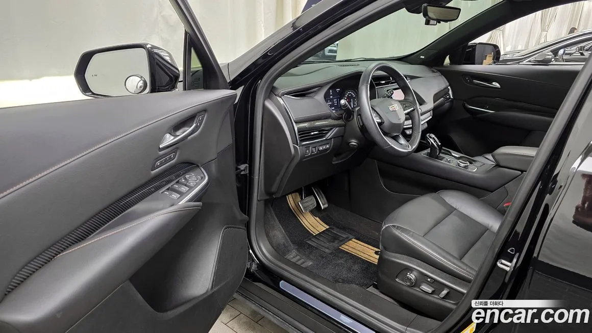 Cadillac XT4 — фото 9