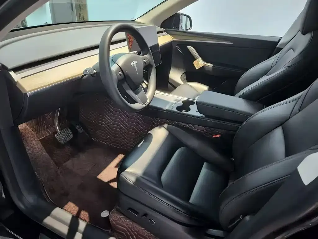 Tesla Model Y — фото 8