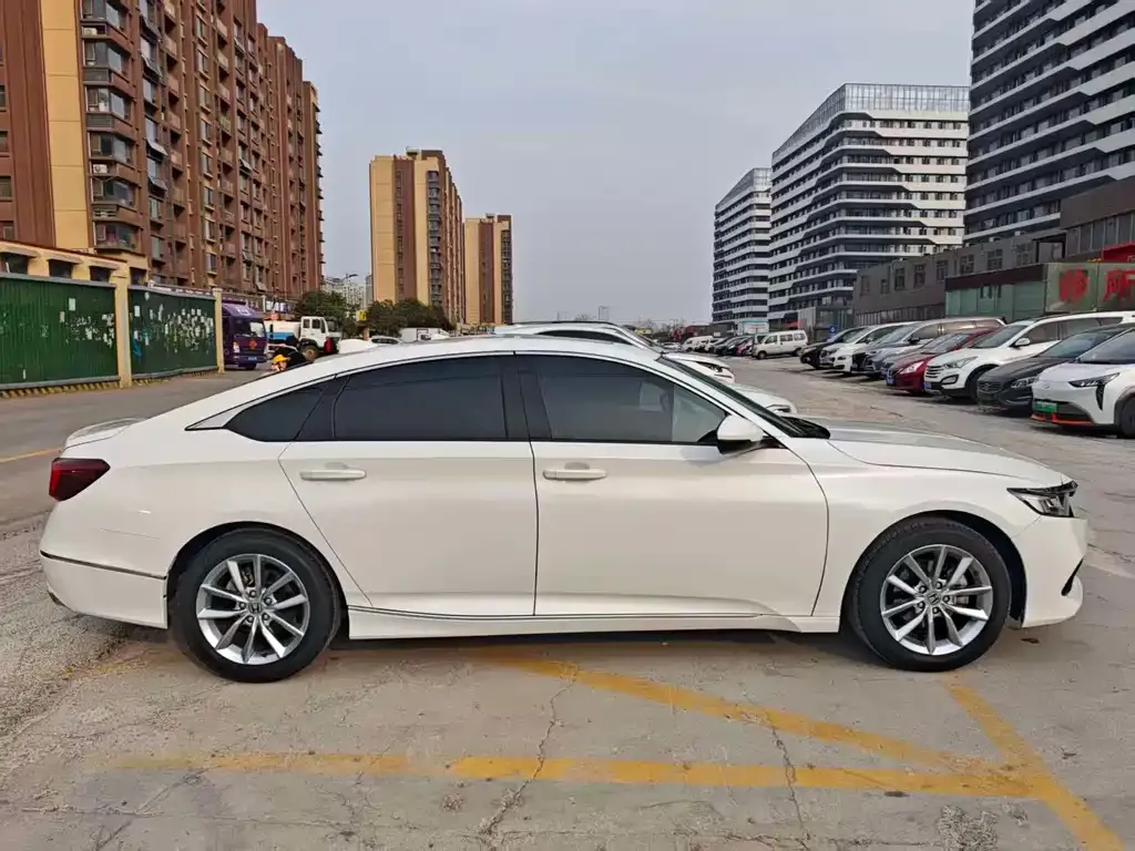 Honda Accord — фото 10