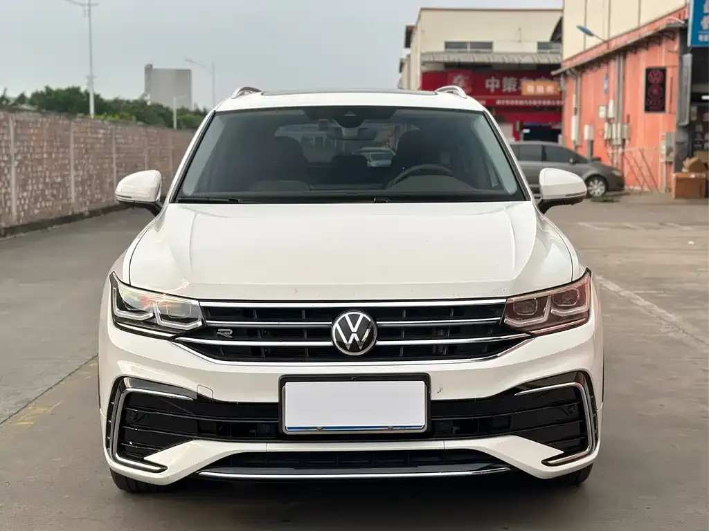 Volkswagen Tiguan L — фото 2