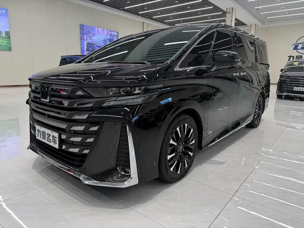 Toyota Vellfire — фото 1