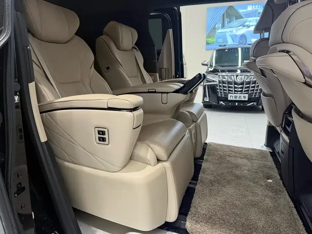 Toyota Vellfire — фото 4