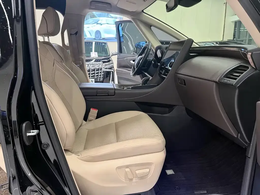 Toyota Vellfire — фото 5