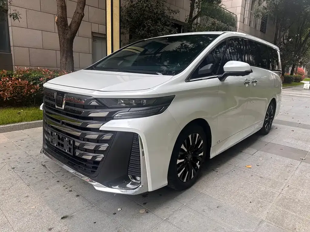 Toyota Vellfire — фото 1