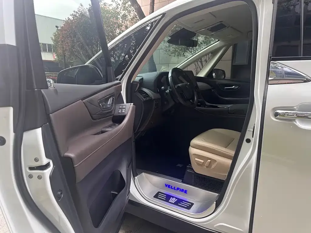 Toyota Vellfire — фото 7