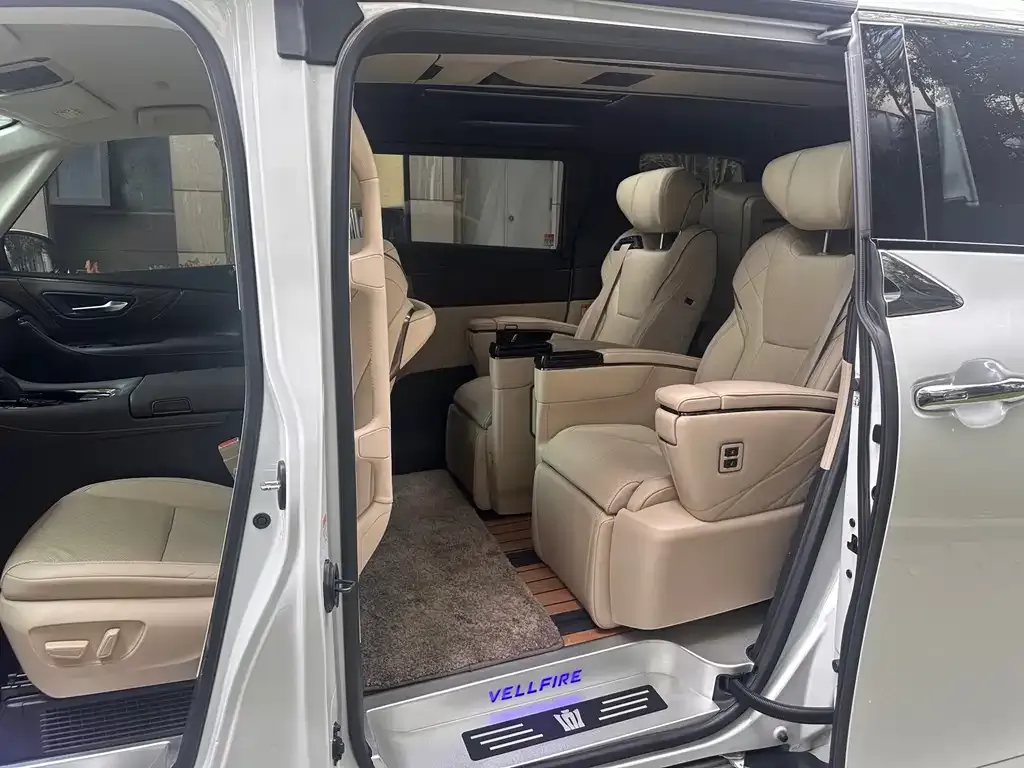 Toyota Vellfire — фото 4