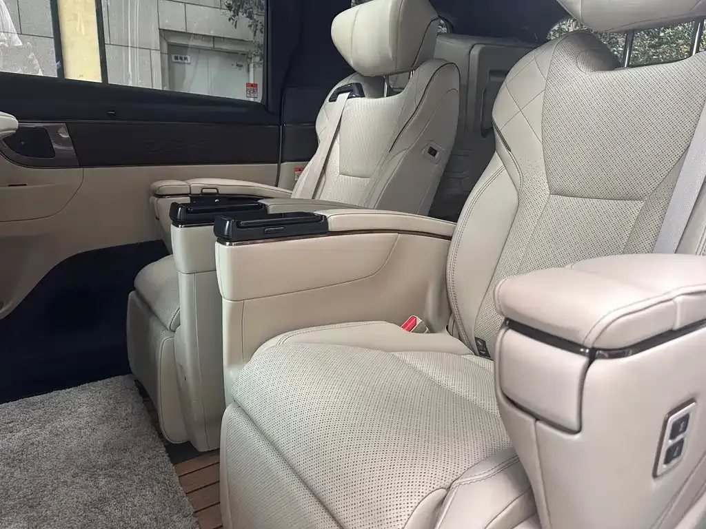 Toyota Vellfire — фото 3