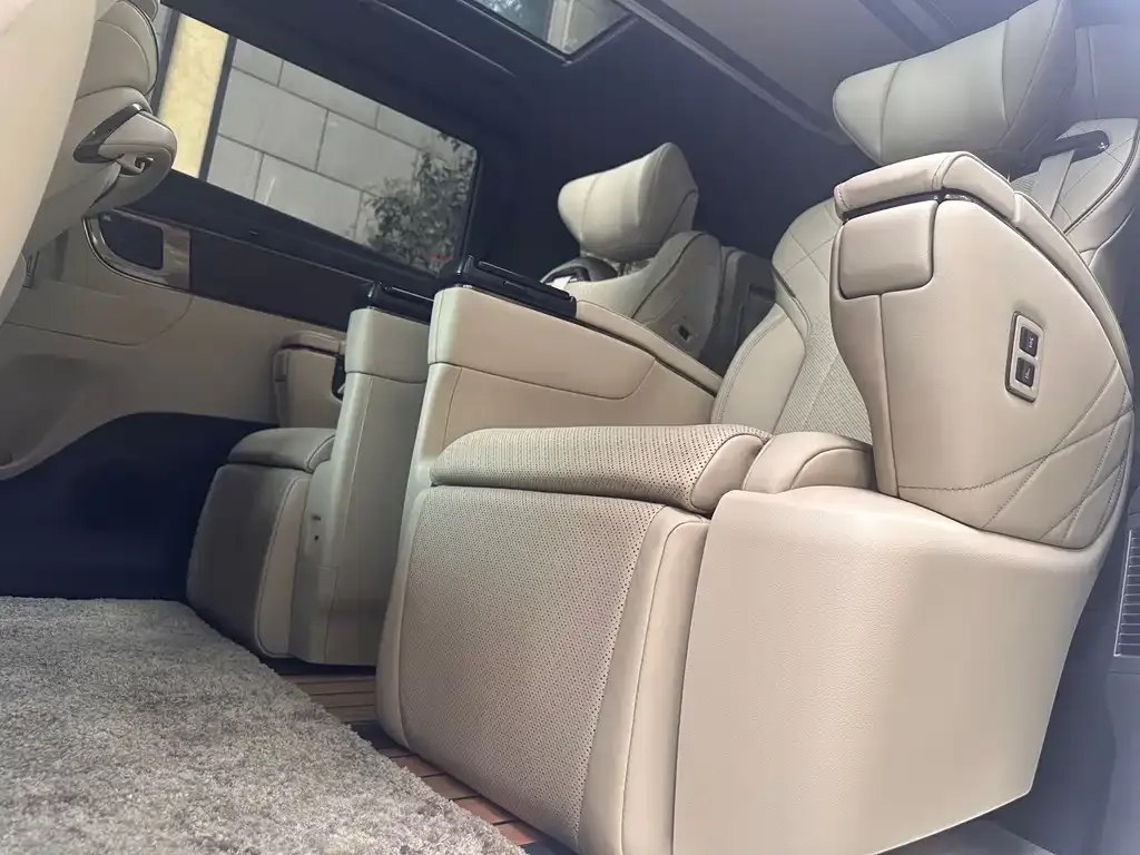 Toyota Vellfire — фото 2
