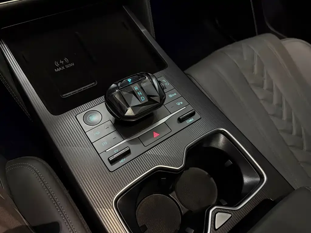 BYD L DM-i — фото 2